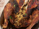 Poulet rôti aux épices farci au couscous et aux raisins secs