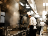 Comment les restaurants gèrent la chaleur et les fumées de la cuisine