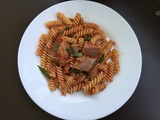 Fusilli aux thon, câpres et sauce tomate