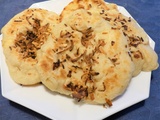 Naan au fromage et oignons grillés