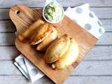 Empanadas au poulet piquant, légumes et sa crème à l'avocat / Spicy chicken and vegetables empanadas and its creamy avocado sauce