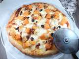 Pizza chic et gourmande à la courge butternut, poulet et chèvre