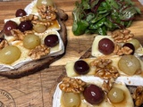 Tartine de Brie aux raisins et noix caramélisés