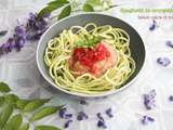 Spaghetti de courgettes à la sauce tomate et noix de cajou