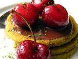 Blinis au matcha, cerises poêlées et coulis chocolat, on passe au dessert