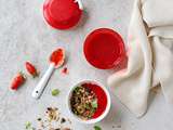 Coulis tout simple de fraises, granola et yaourt