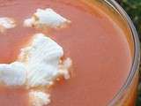 Gaspacho andalou et sa quenelle de chèvre frais à la ciboulette