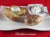 Pommes de terre au four accompagnées de fromage frais et ciboulette