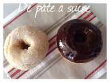 Donuts au sucre ou glacage chocolat