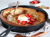 Dutch baby pancake au beurre noisette et aux fraises