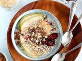 Porridge aux fruits, purée de noix de cajou et graines de lin