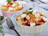 Salade de gnocchi, crevettes, pêche & feta citronnée