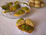 Koul wechkour chaussons aux amandes et pistaches