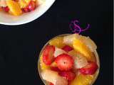 Salade de fruits pamplemousse fraises et oranges