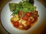 Gratin de gnocchis, boulettes de boeuf, tomates cerises et mozzarella