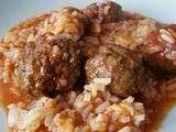 Boulettes de kefta et du riz en sauce