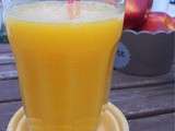 Smoothie aux nectarines, mangue et orange