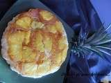 De retour avec un gâteau à l'ananas