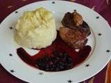 Magret de canard Rossini et sauce aux fruits rouges