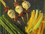 Brochettes de saint Jacques et jambon de Parme , asperges et juliennes de légumes poêlées