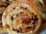 Pains aux raisins, amandes concassées et chocolat