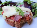 Bruschetta : Tomates, Oignons, Jambon de Pays et Gruyère