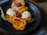 Fruits d’Eté grillés & Glace au Lait de Chèvre au Miel