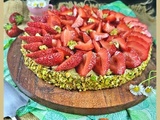 Tarte aux fraises, crème pâtissière, pistaches et chocolat blanc