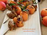 Brochettes de canard aux abricots frais