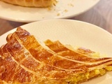 Galette des rois à la frangipane exotique à la mangue et aux fruits de la passion