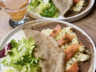 Galettes à la fondue de poireaux et saumon fumé