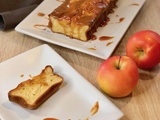 Gâteau au yaourt aux pommes et caramel au beurre salé