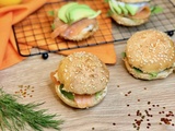 Mini burger de saumon fumé à l’avocat