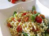 Salade de coquillettes aux tomates cerises, chorizo et roquette