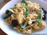 Tagliatelles fraîches au pesto, tomates séchées , poivron croquant et olives noires