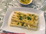 Asperges blanches sauce aux câpres et herbes