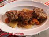 Sauté d'agneau oignons, pommes de terre et vinaigre balsamique