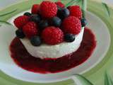 Blanc manger coco et coulis de fruits rouges