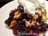 Cobbler aux bleuets et crème fouettée à la lavande