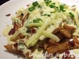 Poutine au vieux cheddar et aux lardons sauce dijonnaise