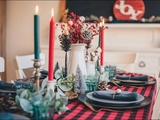 Créez une table festive avec une décoration de Noël magique