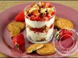 Verrine de fraises au basilic et galettes bretonnes