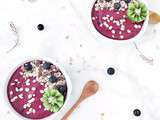 Smoothie bowl vegan aux fruits rouges