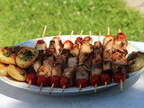 Brochettes marinees de thon rouge, espadon et saumon a la plancha