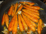 Carottes nouvelles glacees facon joel robuchon aux petits oignons