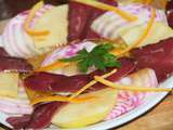 Carpaccio de betterave chioggia, pomme golden et magret fume, sauce aux agrumes