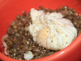 Salade de lentilles, saumon fume et oeuf poche