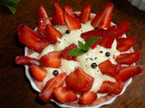 Tartelettes aux fraises et au poivre de kampot sur pate aux biscuits roses de reims