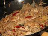 Wok aux nouilles, legumes et poulet