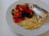 Merlu au four garniture olive noire courgette carotte et tomate Roma